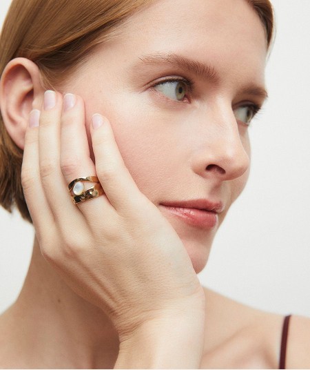 Anillo Reflexe con madreperla blanca