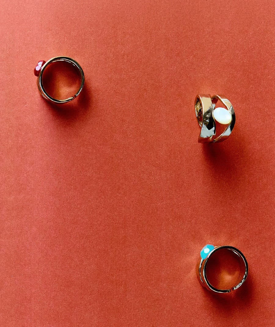 Anillo Reflexe con madreperla blanca